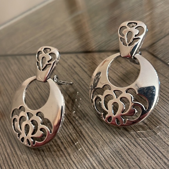 Vintage Silver-tone Door Knocker Clip Earrings, Floral Design - Picture 12 of 13